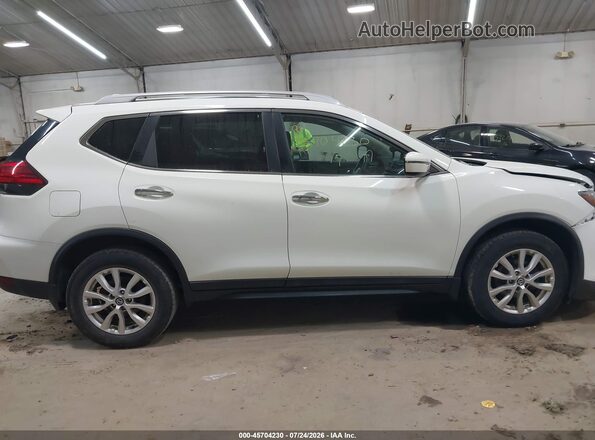 5N1AT2MV9HC798467 2017 NISSAN ROGUE White Widok wnętrza z tyłu