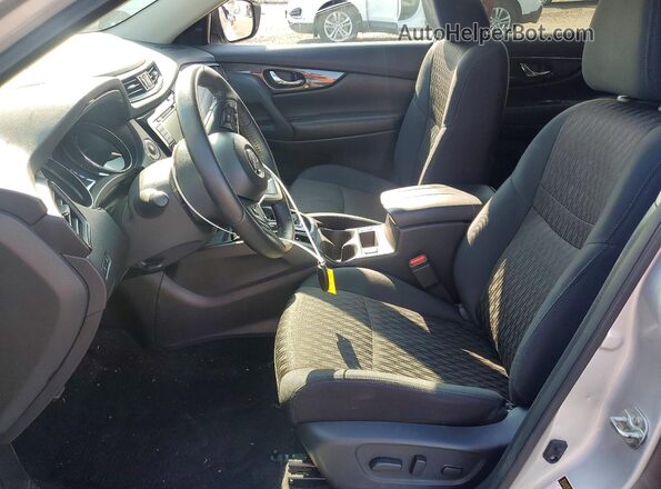 5N1AT2MV9JC838598 2018 NISSAN ROGUE Silver Вид салону спереду