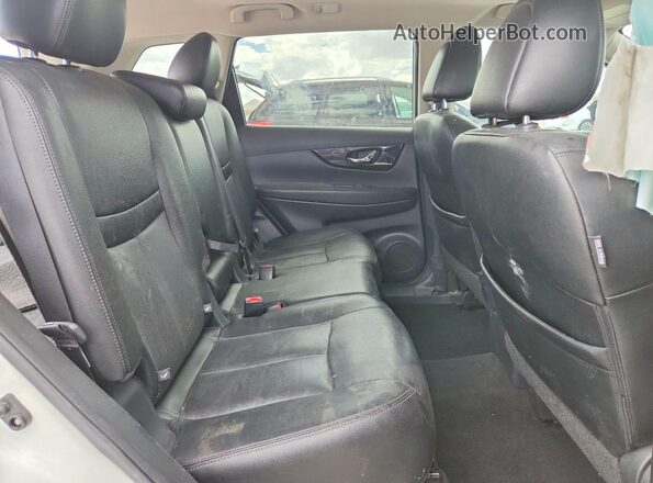 5N1AT2MVXHC847644 2017 NISSAN ROGUE White Widok tylnych siedzeń