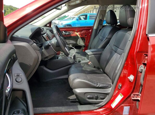 5N1AT2MVXJC795146 2018 NISSAN ROGUE Красный Вид салона спереди