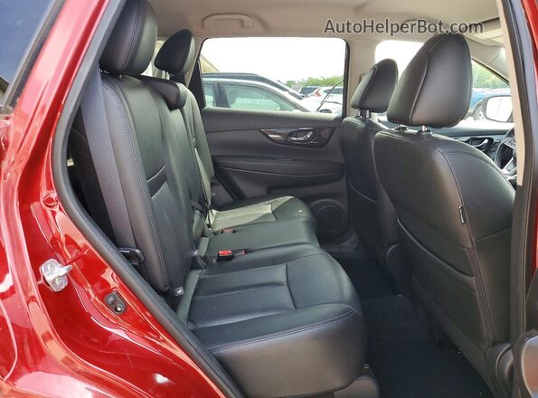5N1AT2MVXJC795146 2018 NISSAN ROGUE Красный Вид задней части салона