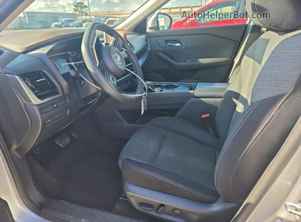 5N1AT3BA2MC725327 2021 NISSAN ROGUE Серебряный Вид салона спереди