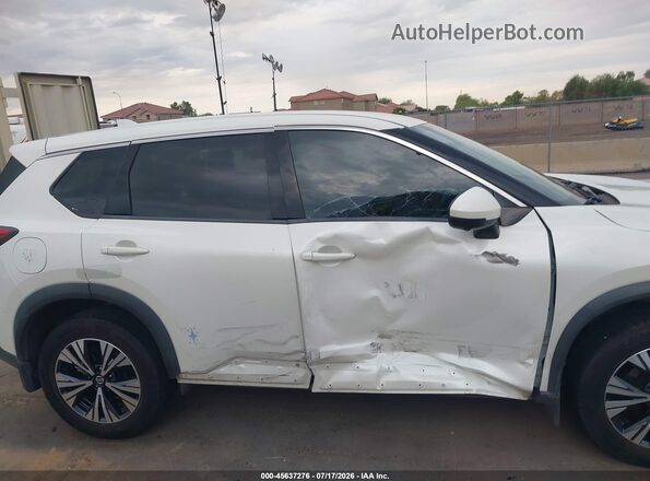 5N1AT3BA7MC805948 2021 NISSAN ROGUE White Widok wnętrza z tyłu