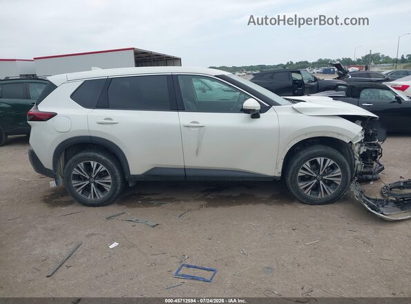 5N1AT3BA8MC824749 2021 NISSAN ROGUE White Widok zestawu wskaźników