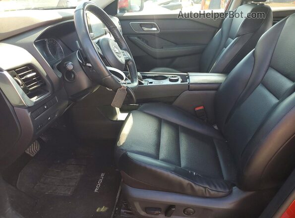 5N1AT3BB4MC687575 2021 NISSAN ROGUE Красный Вид салона спереди