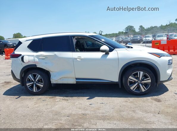 5N1AT3CBXMC672044 2021 NISSAN ROGUE White Вид задньої частини салону