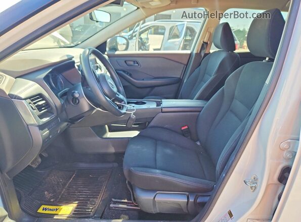 5N1BT3AA6PC890419 2023 NISSAN ROGUE White Вид салону спереду