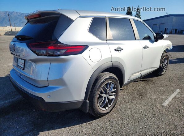 5N1BT3AAXRC729476 2024 NISSAN ROGUE Silver Trasero derecho