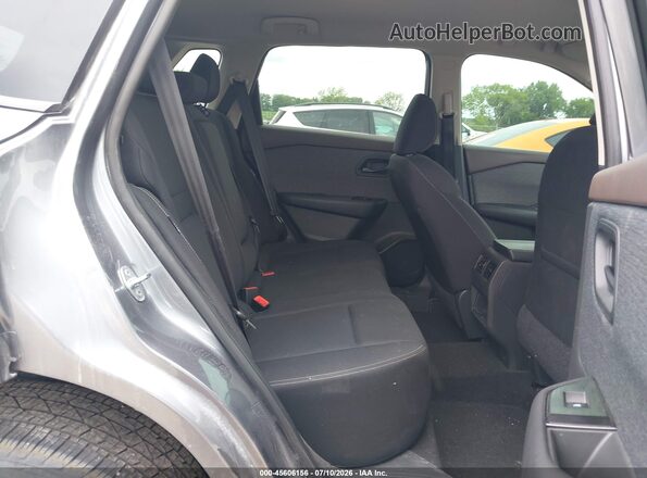 5N1BT3AB6PC781497 2023 NISSAN ROGUE Gray Widok naklejki z numerem VIN
