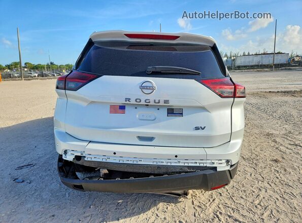 5N1BT3BA1RC692199 2024 NISSAN ROGUE White Вид ззаду