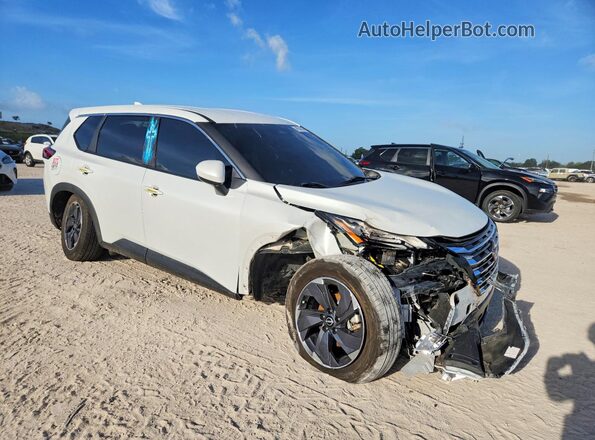 5N1BT3BA1RC692199 2024 NISSAN ROGUE White Передня права чверть