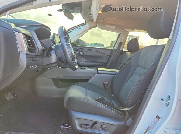 5N1BT3BA1RC692199 2024 NISSAN ROGUE White Вид салону спереду