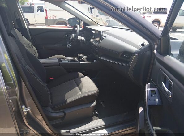 5N1BT3BA1RC699461 2024 NISSAN ROGUE Gray Вид салону спереду