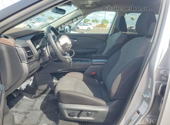 5N1BT3BA2PC889508 2023 NISSAN ROGUE Silver წინა სალონის ხედი