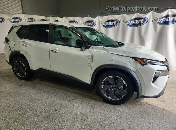 5N1BT3BA2SC778045 2025 NISSAN ROGUE Белый Передняя правая четверть