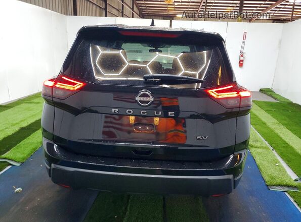 5N1BT3BA4RC671380 2024 NISSAN ROGUE Black Вид ззаду