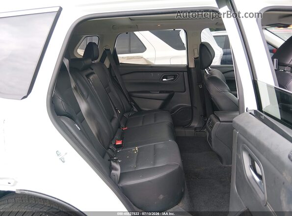5N1BT3BA5RC746006 2024 NISSAN ROGUE White Widok naklejki z numerem VIN