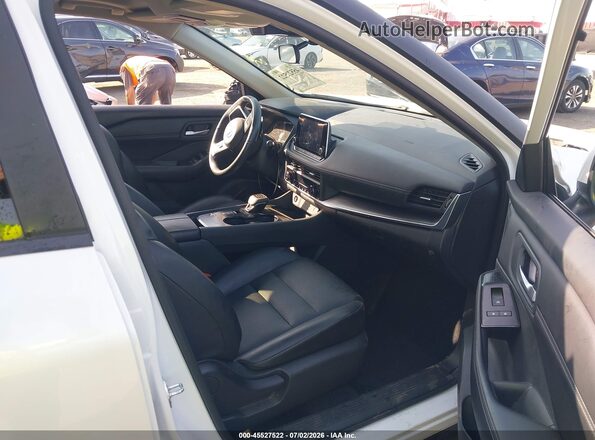 5N1BT3BA5RC746006 2024 NISSAN ROGUE White Widok wnętrza z przodu