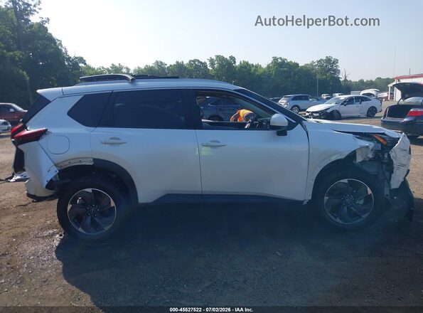 5N1BT3BA5RC746006 2024 NISSAN ROGUE White Widok wnętrza z tyłu