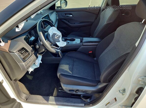 5N1BT3BA7PC821981 2023 NISSAN ROGUE White Вид салону спереду