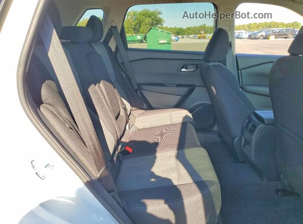 5N1BT3BA7TC742143 2026 NISSAN ROGUE White Rear interior view