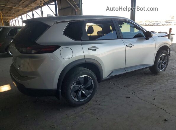 5N1BT3BA8RC753340 2024 NISSAN ROGUE Silver Հետևի աջ