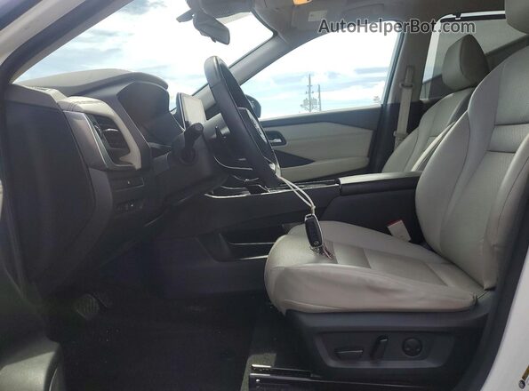 5N1BT3BA9PC775411 2023 NISSAN ROGUE Белый Вид салона спереди