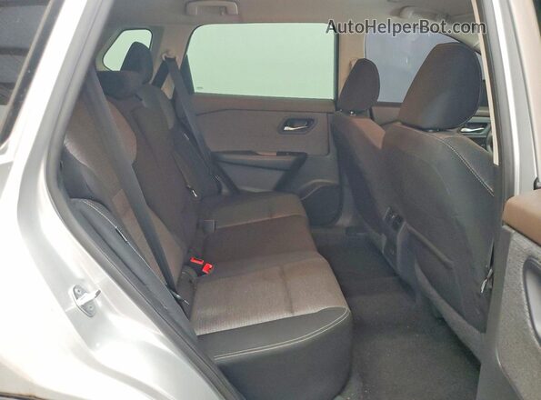 5N1BT3BAXPC743731 2023 NISSAN ROGUE Silver Vista interior trasera