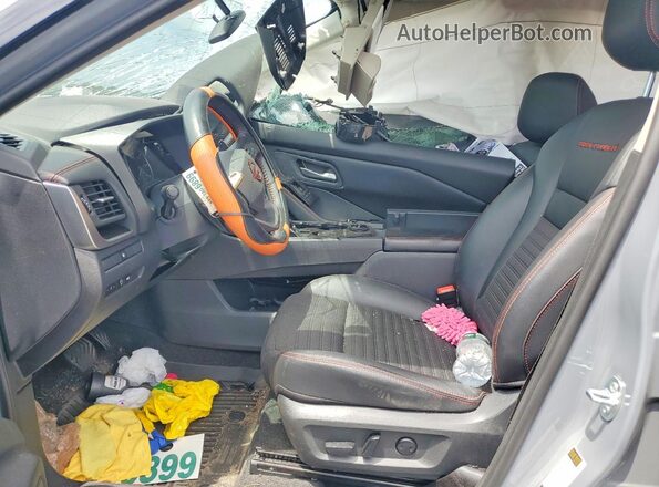 5N1BT3BB0SC786038 2025 NISSAN ROGUE Серый Вид салона спереди