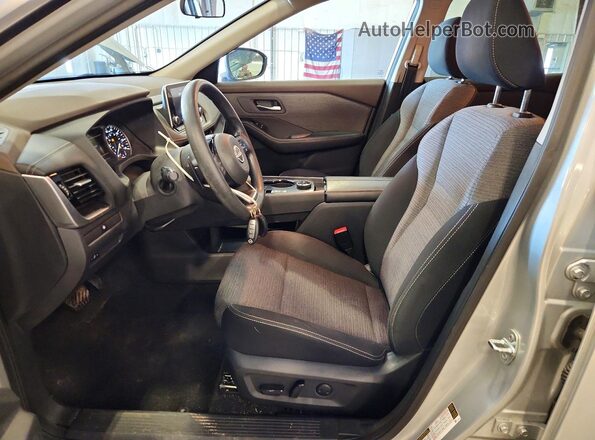 5N1BT3BB1NC671663 2022 NISSAN ROGUE Silver Вид салону спереду