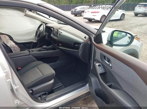 5N1BT3BB3PC689682 2023 NISSAN ROGUE Silver Front interior view