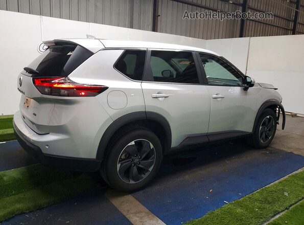5N1BT3BB4SC802788 2025 NISSAN ROGUE Silver Trasero derecho