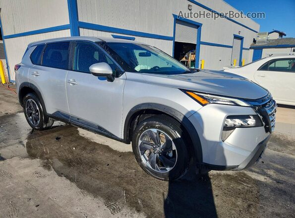 5N1BT3BB6SC794502 2025 NISSAN ROGUE Silver Delantero derecho