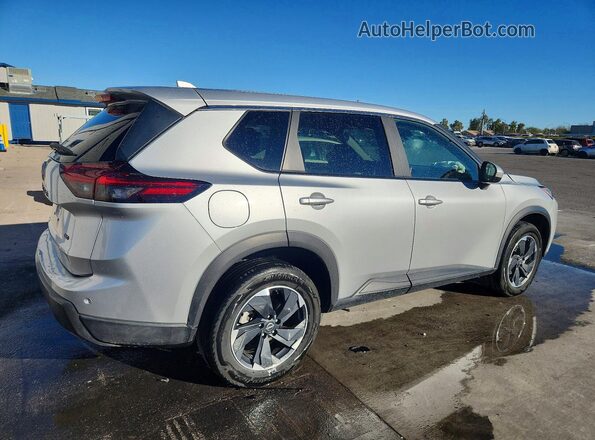 5N1BT3BB6SC794502 2025 NISSAN ROGUE Silver Trasero derecho