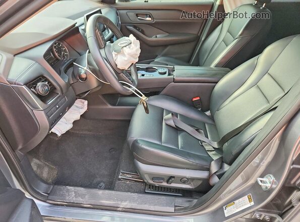 5N1BT3BB7PC673758 2023 NISSAN ROGUE Charcoal Вид салону спереду