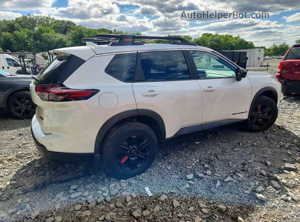 5N1BT3BB7SC831668 2025 NISSAN ROGUE White Trasero derecho