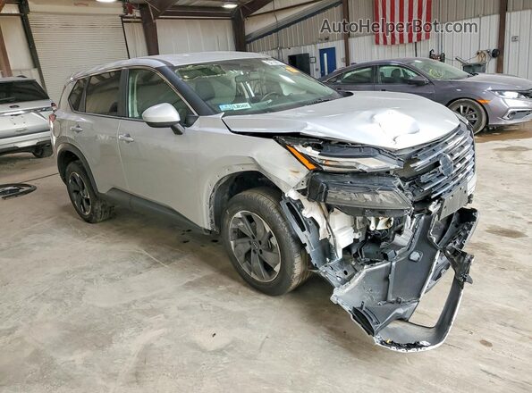 5N1BT3BB7SC841326 2025 NISSAN ROGUE Silver Delantero derecho