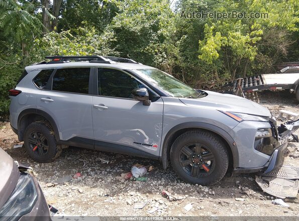 5N1BT3BB7TC779184 2026 NISSAN ROGUE Gray Սալոնի հետևի տեսք