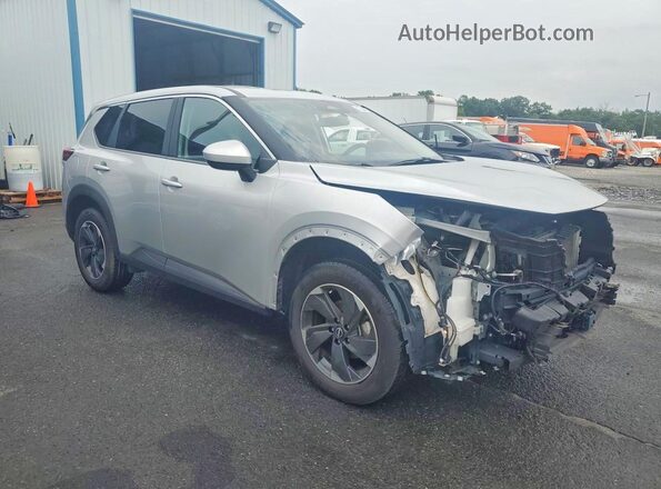 5N1BT3BBXSC777783 2025 NISSAN ROGUE Silver Delantero derecho