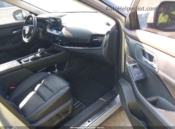 5N1BT3CB2PC736327 2023 NISSAN ROGUE Silver Front interior view