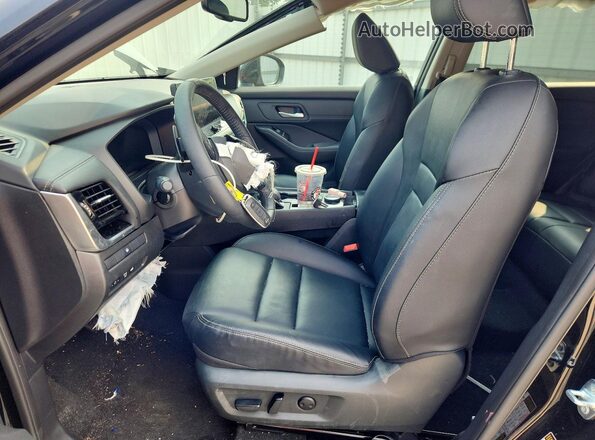 5N1BT3CB2TC699807 2026 NISSAN ROGUE Черный Вид салона спереди