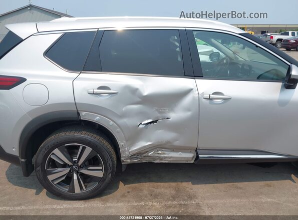 5N1BT3CB6PC741367 2023 NISSAN ROGUE Silver Widok z przodu