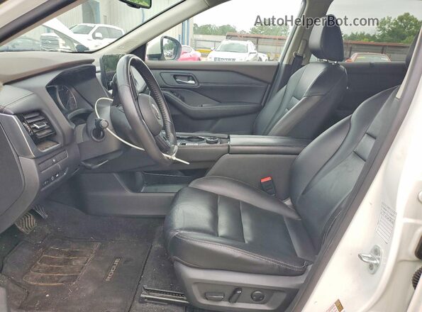 5N1BT3CB7PC803181 2023 NISSAN ROGUE White Вид салону спереду