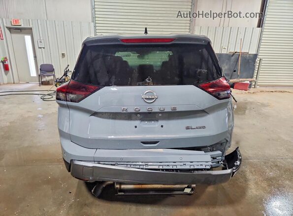 5N1BT3CB7TC773075 2026 NISSAN ROGUE Серый Вид сзади
