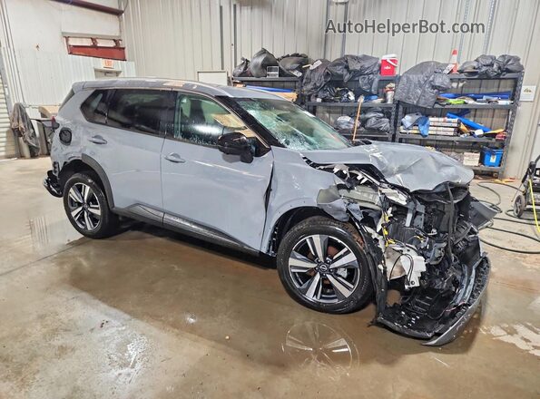 5N1BT3CB7TC773075 2026 NISSAN ROGUE Серый Передняя правая четверть