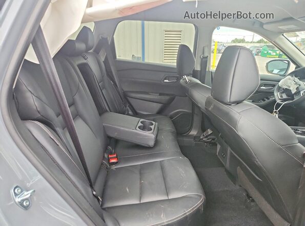 5N1BT3CB7TC773075 2026 NISSAN ROGUE Серый Вид задней части салона