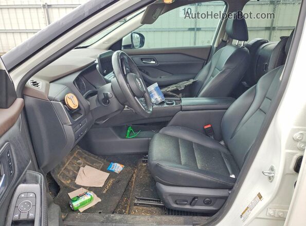 5N1BT3CB8PC820314 2023 NISSAN ROGUE White Вид салону спереду