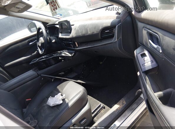 5N1BT3CB9PC757417 2023 NISSAN ROGUE Кремовый Вид салона спереди