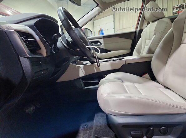 5N1BT3CBXPC742263 2023 NISSAN ROGUE Red Widok wnętrza z przodu
