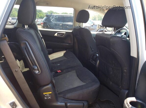 5N1DR2MM0HC693190 2017 NISSAN PATHFINDER Silver Vista interior trasera